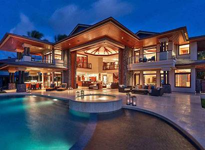 large, luxury house in Maui